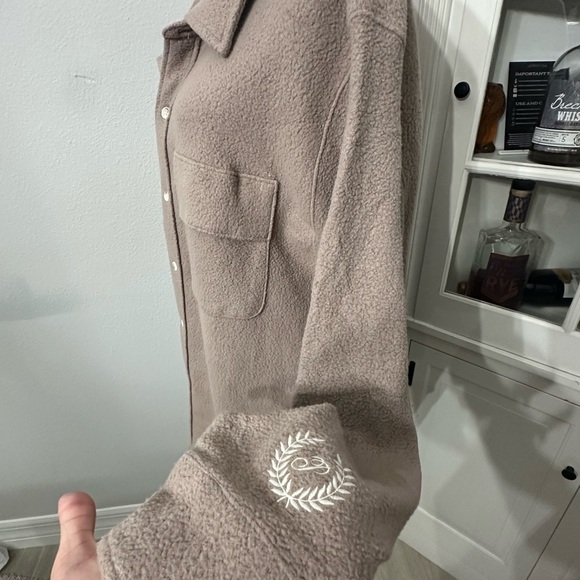 PINK - VS -Button-Up Shirt in Taupe - Picture 3 of 12